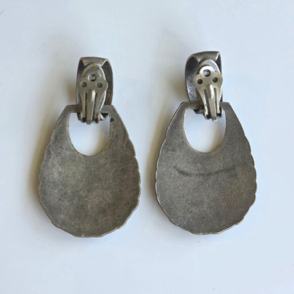 Vtg Donna Dressler Silver Repousse Dangle Earrings Art Deco Clip On Fan Shell - Picture 2 of 5